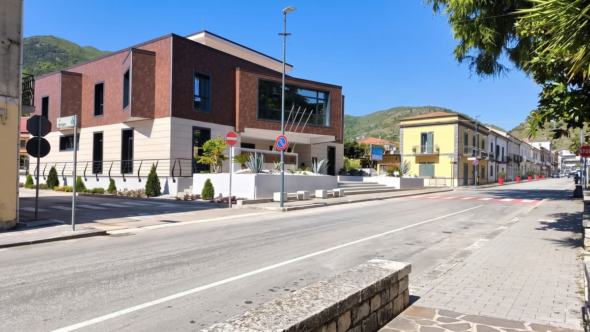 Pozzilli, in quindici prendono a calci le porte del centro dove vivono le suore