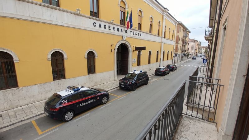 Agli arresti domiciliari con i genitori, evade e finisce in carcere